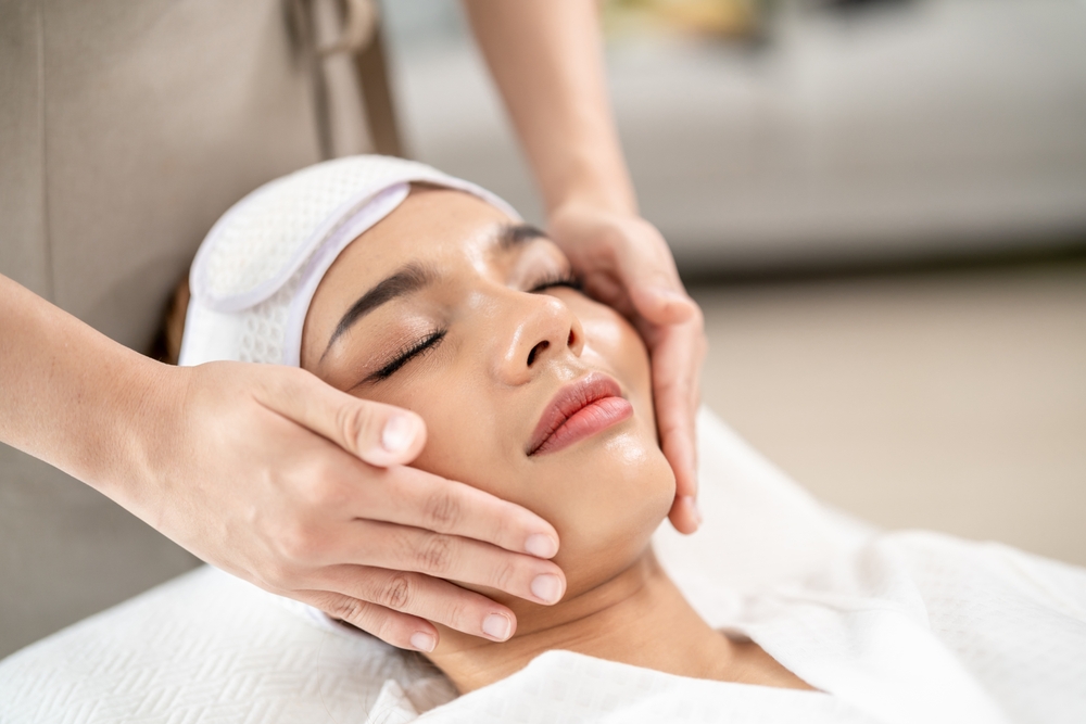 applying TOSKANI cocktails in Columbia MD